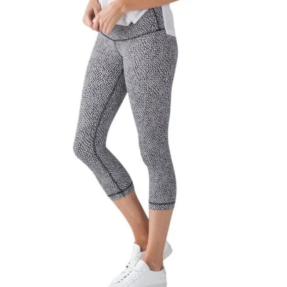 Lululemon Wunder Under Crop III Scatter Star Print Luxtreme Gray Black | 6